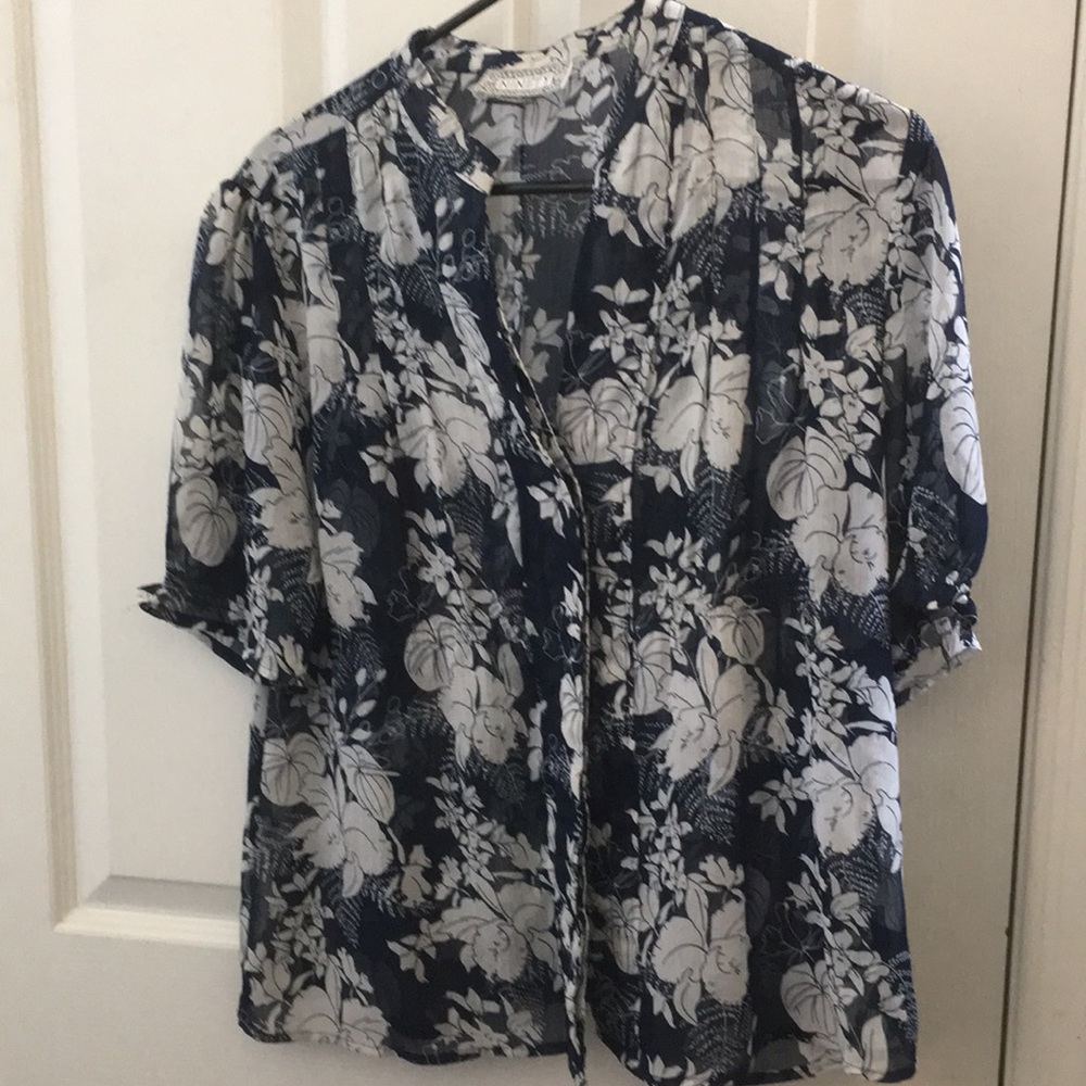 FINAL MARKDOWN Ladies’ Ninety Sheer Blouse (L)